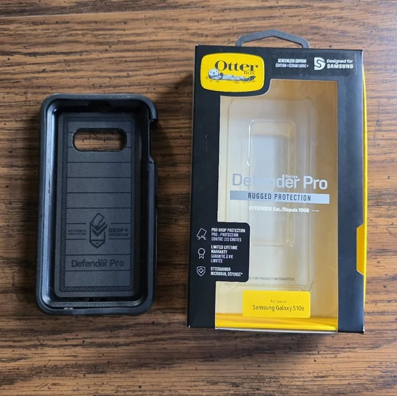 Samsung Galaxy S10E and Otterbox Defender Pro Bundle